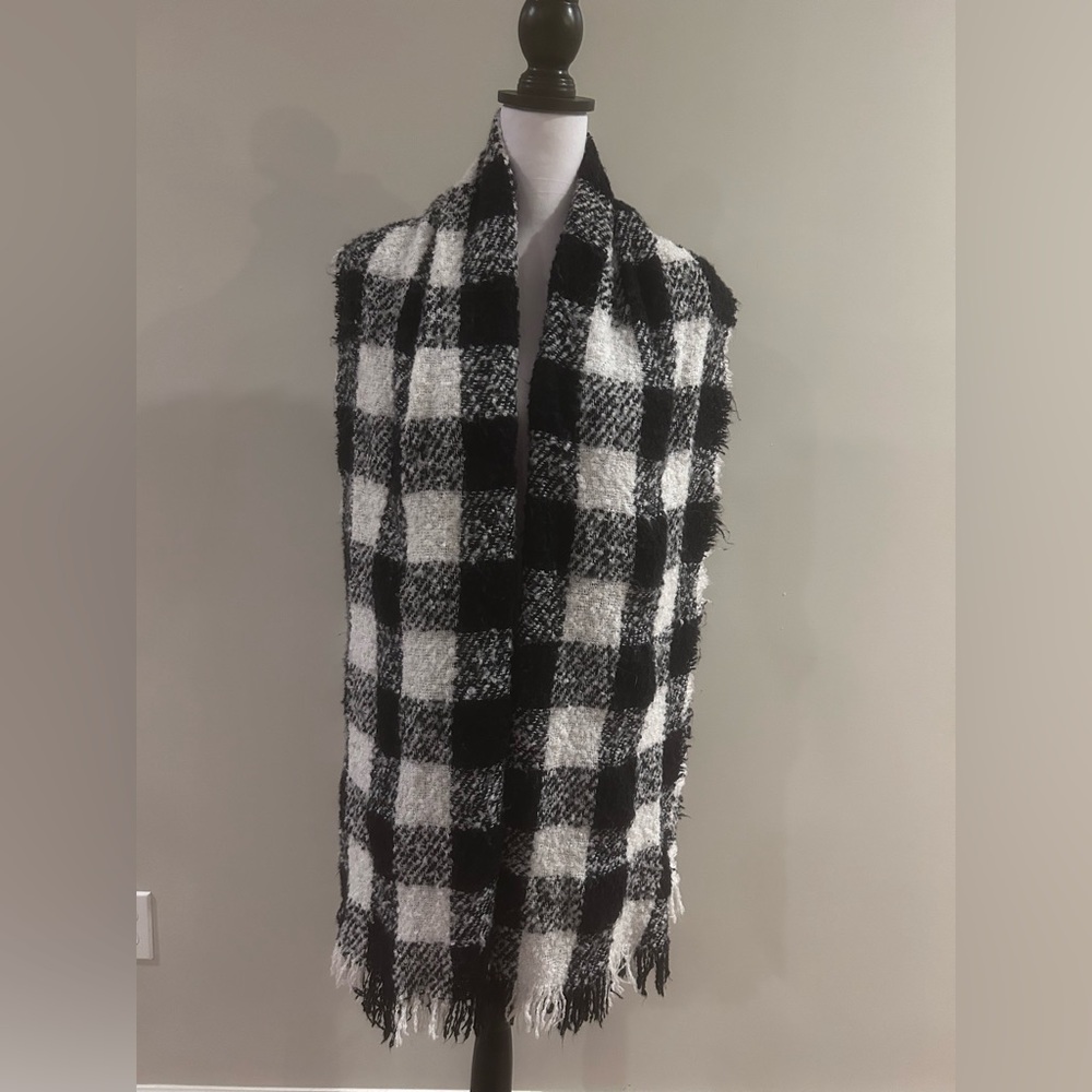Black and White Checkered Fringed Scarf